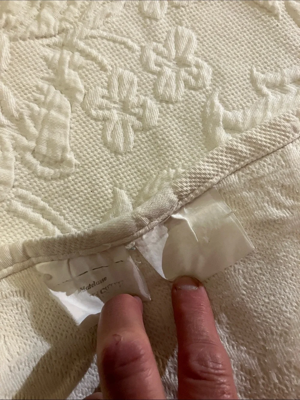 Cotton Matelasse floral bedspread Twin with scalloped edges